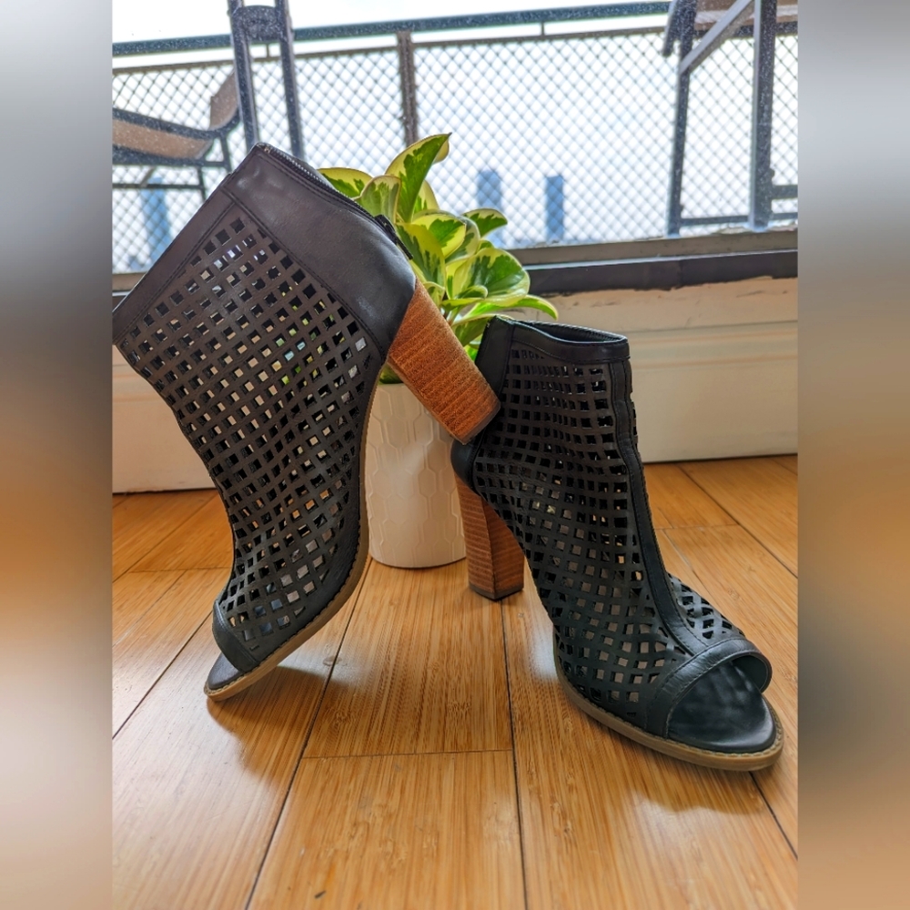 Cage leather booties
